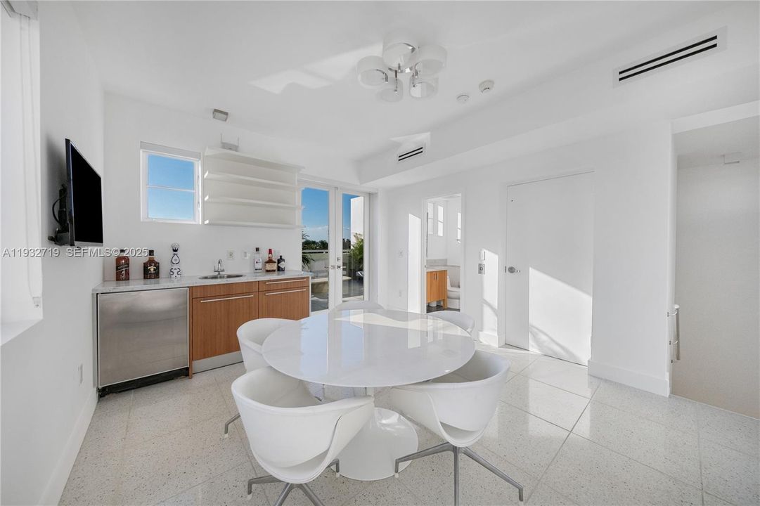 待售: $5,995,000 (5 贝兹, 5 浴室, 4574 平方英尺)