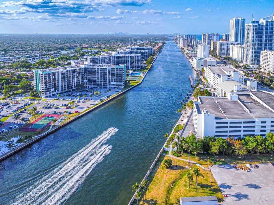 出租: $3,100 (2 贝兹, 2 浴室, 1430 平方英尺)