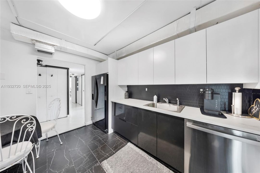 出租: $3,100 (2 贝兹, 2 浴室, 1430 平方英尺)