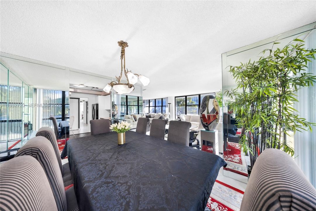 出租: $3,100 (2 贝兹, 2 浴室, 1430 平方英尺)