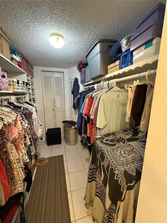 For Sale: $159,900 (2 beds, 2 baths, 1102 Square Feet)