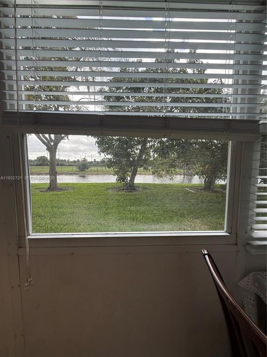 For Sale: $159,900 (2 beds, 2 baths, 1102 Square Feet)