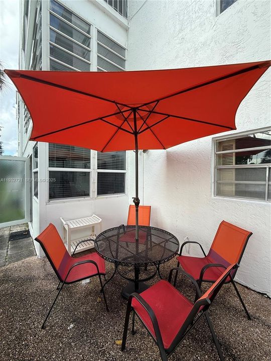 For Sale: $159,900 (2 beds, 2 baths, 1102 Square Feet)