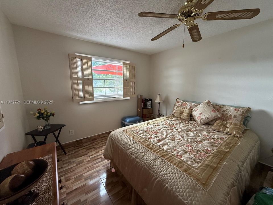 For Sale: $159,900 (2 beds, 2 baths, 1102 Square Feet)