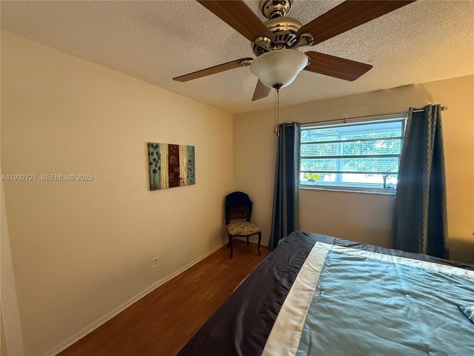 For Sale: $159,900 (2 beds, 2 baths, 1102 Square Feet)