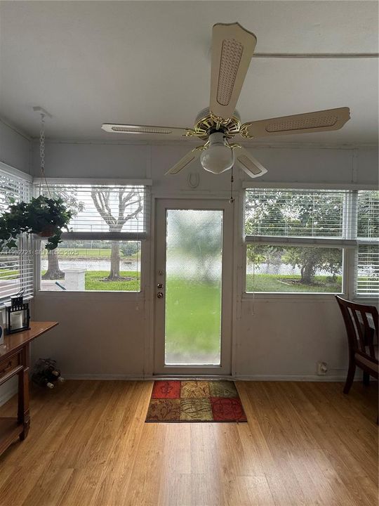 For Sale: $159,900 (2 beds, 2 baths, 1102 Square Feet)