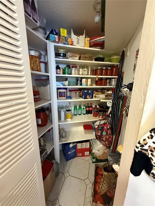 For Sale: $159,900 (2 beds, 2 baths, 1102 Square Feet)