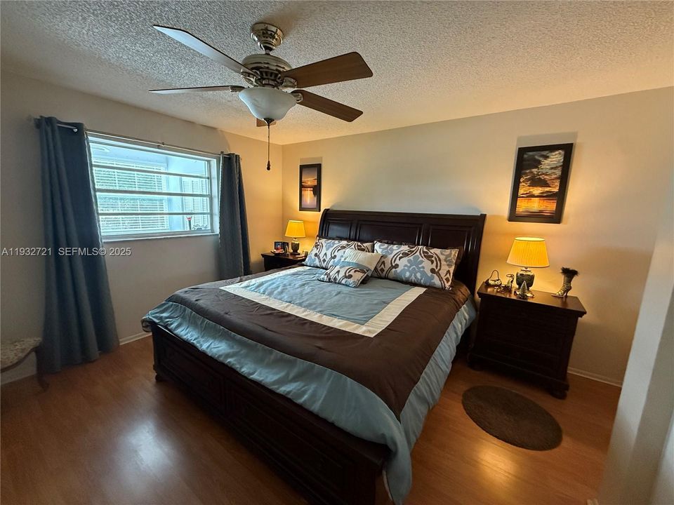 For Sale: $159,900 (2 beds, 2 baths, 1102 Square Feet)