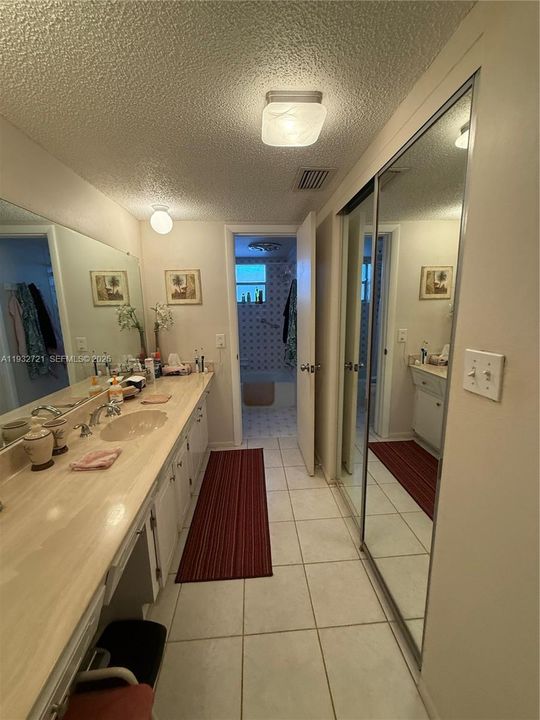 For Sale: $159,900 (2 beds, 2 baths, 1102 Square Feet)