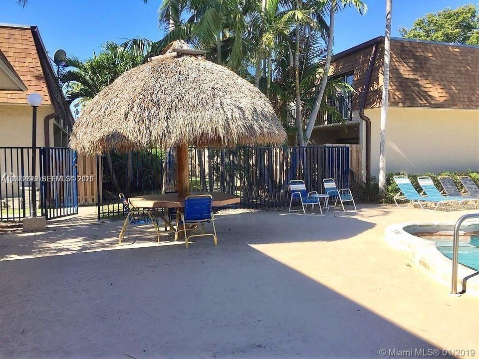 For Sale: $265,000 (2 beds, 2 baths, 1110 Square Feet)