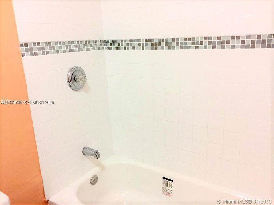 For Sale: $265,000 (2 beds, 2 baths, 1110 Square Feet)