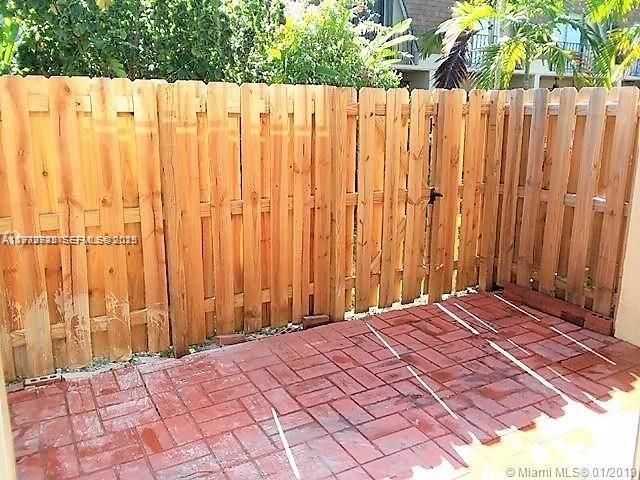 For Sale: $265,000 (2 beds, 2 baths, 1110 Square Feet)