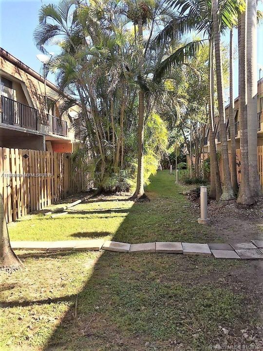 For Sale: $265,000 (2 beds, 2 baths, 1110 Square Feet)