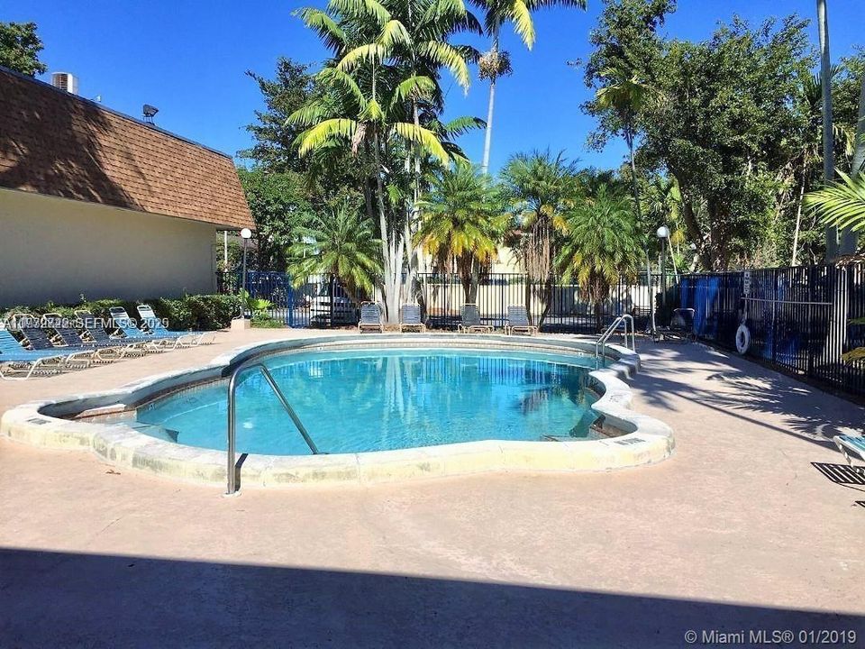 For Sale: $265,000 (2 beds, 2 baths, 1110 Square Feet)