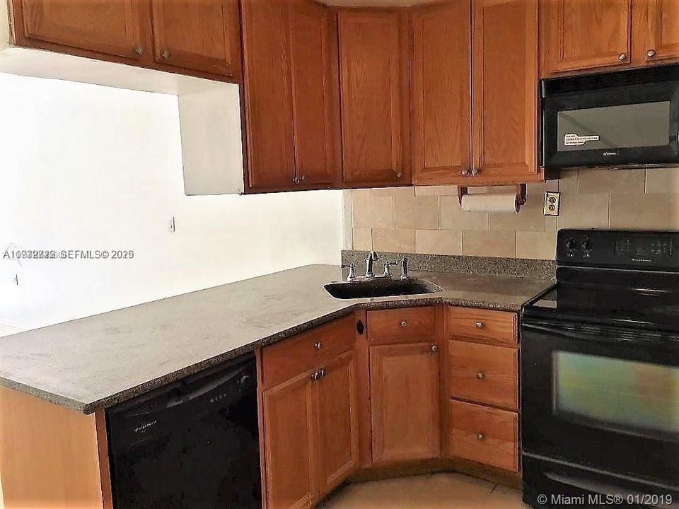 For Sale: $265,000 (2 beds, 2 baths, 1110 Square Feet)