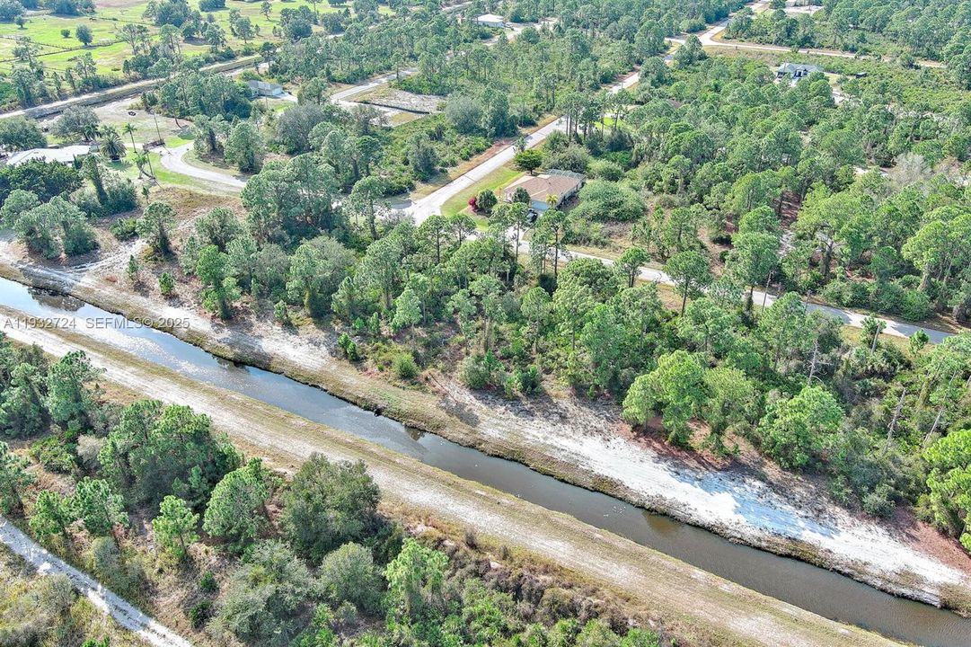 На продажу: $27,000 (0.23 acres)