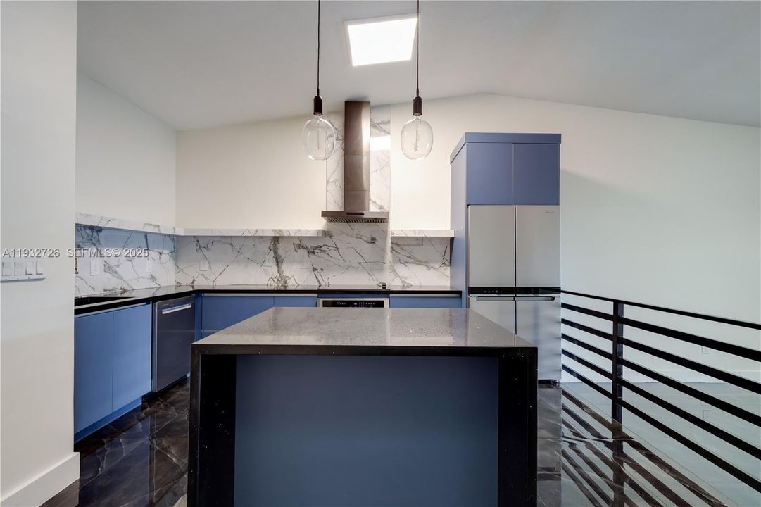 For Rent: $3,200 (3 beds, 2 baths, 1369 Square Feet)