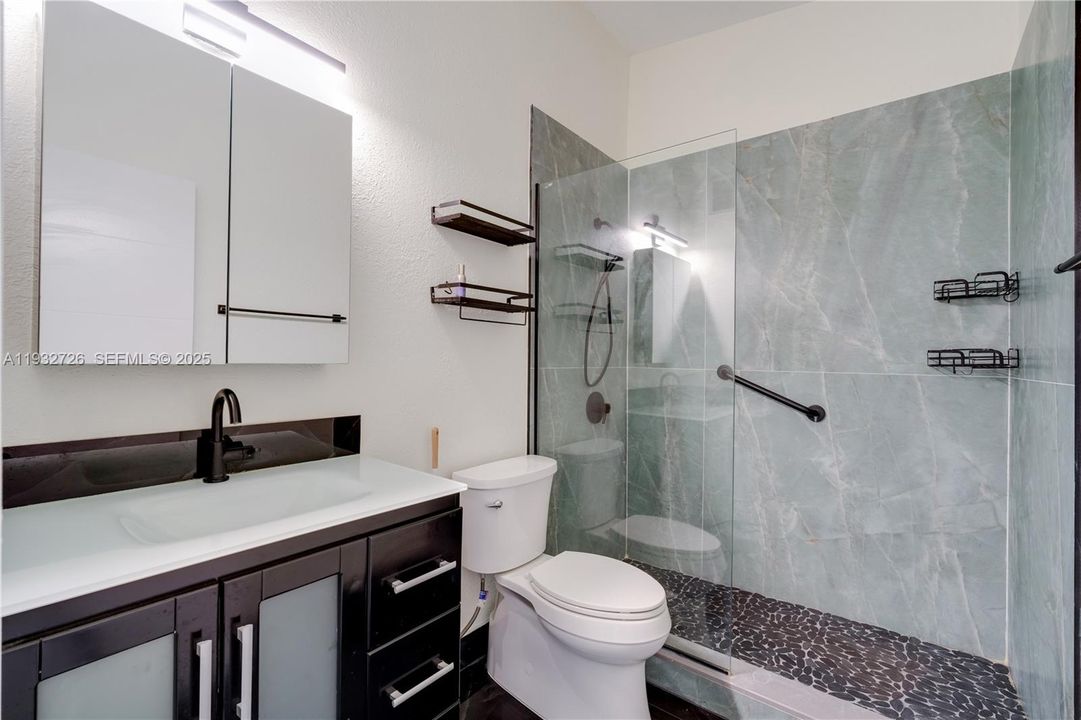 For Rent: $3,200 (3 beds, 2 baths, 1369 Square Feet)