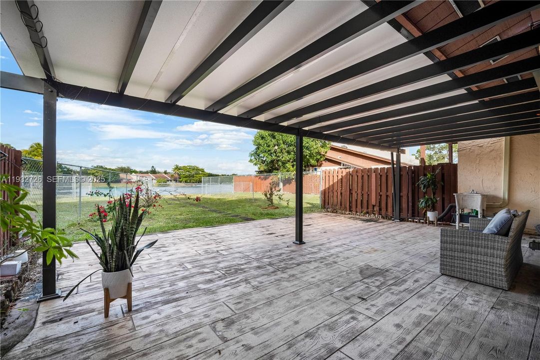 For Rent: $3,200 (3 beds, 2 baths, 1369 Square Feet)