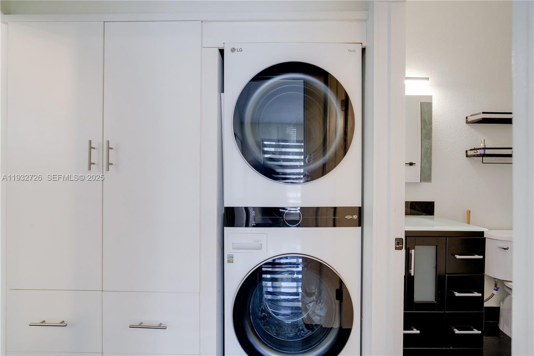 For Rent: $3,200 (3 beds, 2 baths, 1369 Square Feet)