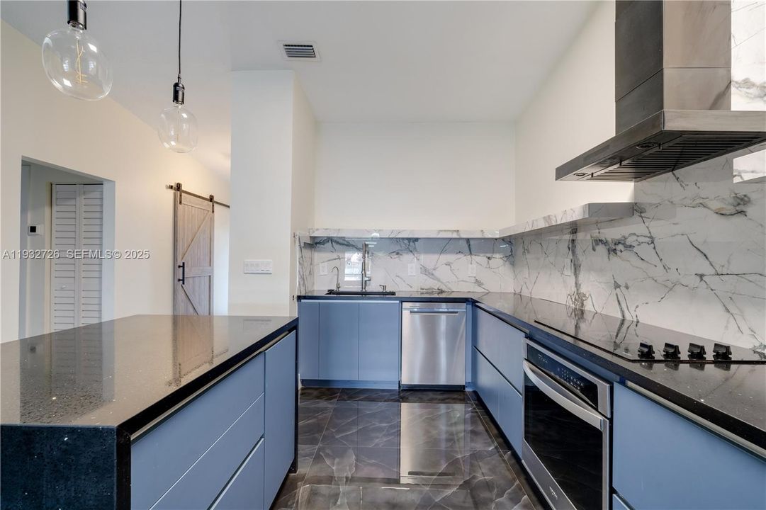 For Rent: $3,200 (3 beds, 2 baths, 1369 Square Feet)