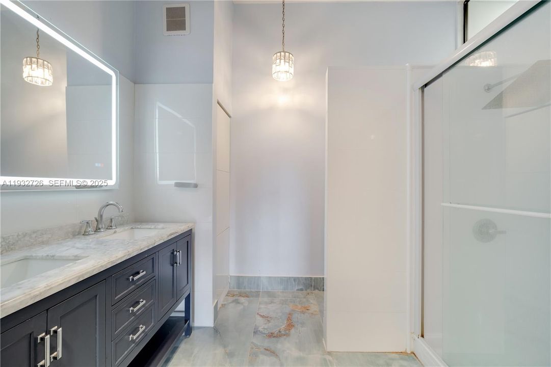 For Rent: $3,200 (3 beds, 2 baths, 1369 Square Feet)