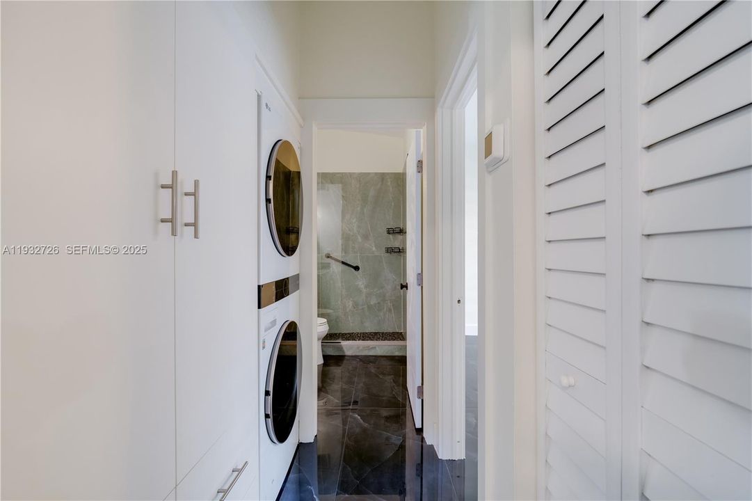 For Rent: $3,200 (3 beds, 2 baths, 1369 Square Feet)