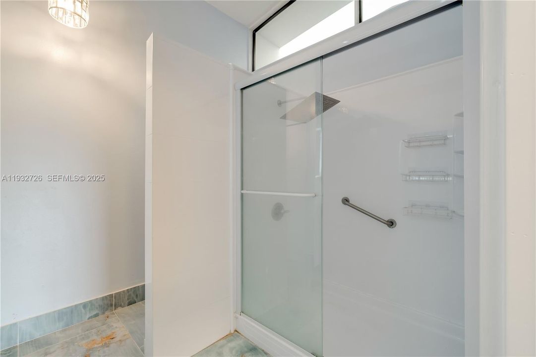 For Rent: $3,200 (3 beds, 2 baths, 1369 Square Feet)