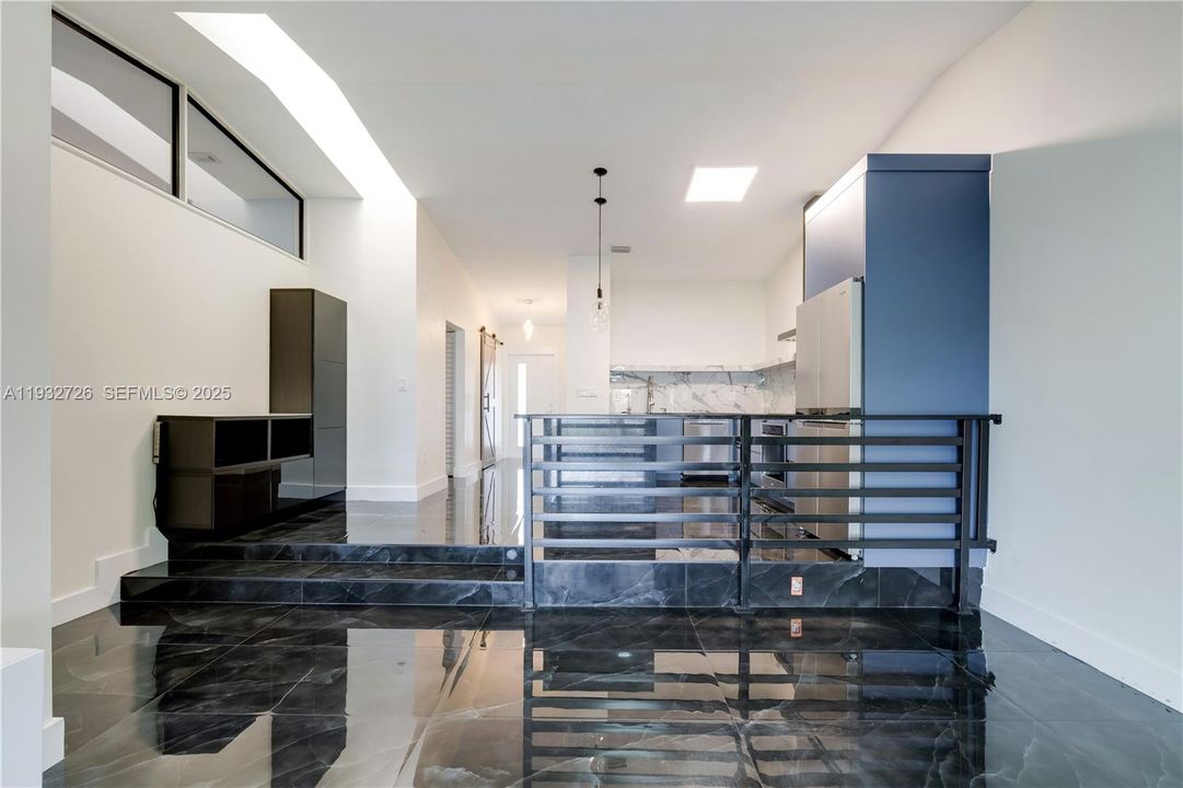 For Rent: $3,200 (3 beds, 2 baths, 1369 Square Feet)