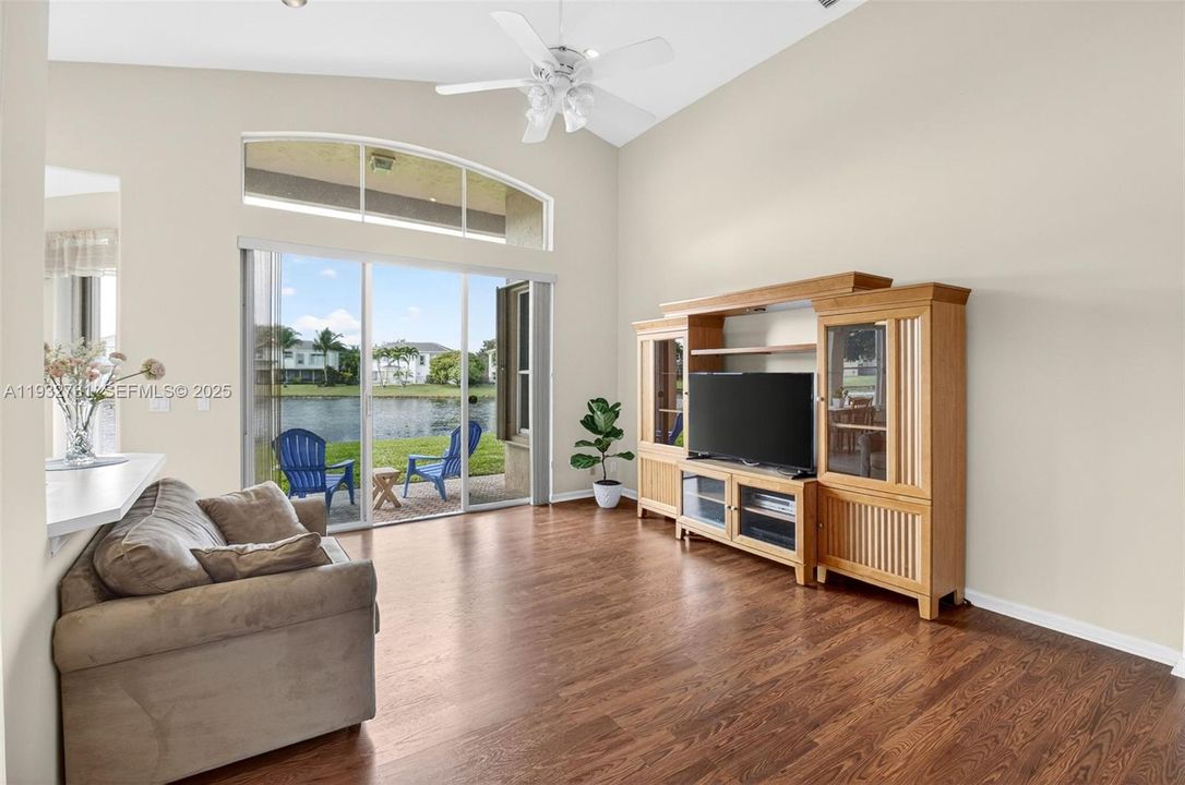 For Sale: $615,000 (3 beds, 2 baths, 1864 Square Feet)