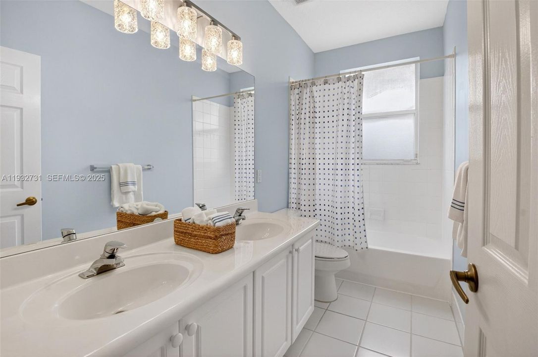 For Sale: $615,000 (3 beds, 2 baths, 1864 Square Feet)