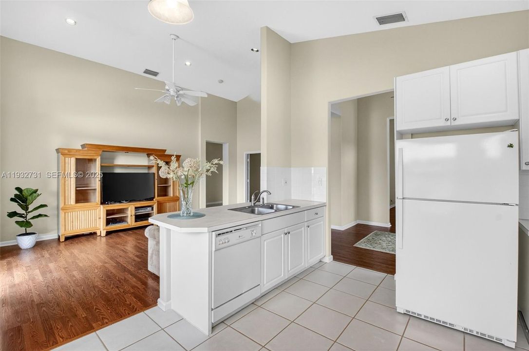 For Sale: $615,000 (3 beds, 2 baths, 1864 Square Feet)