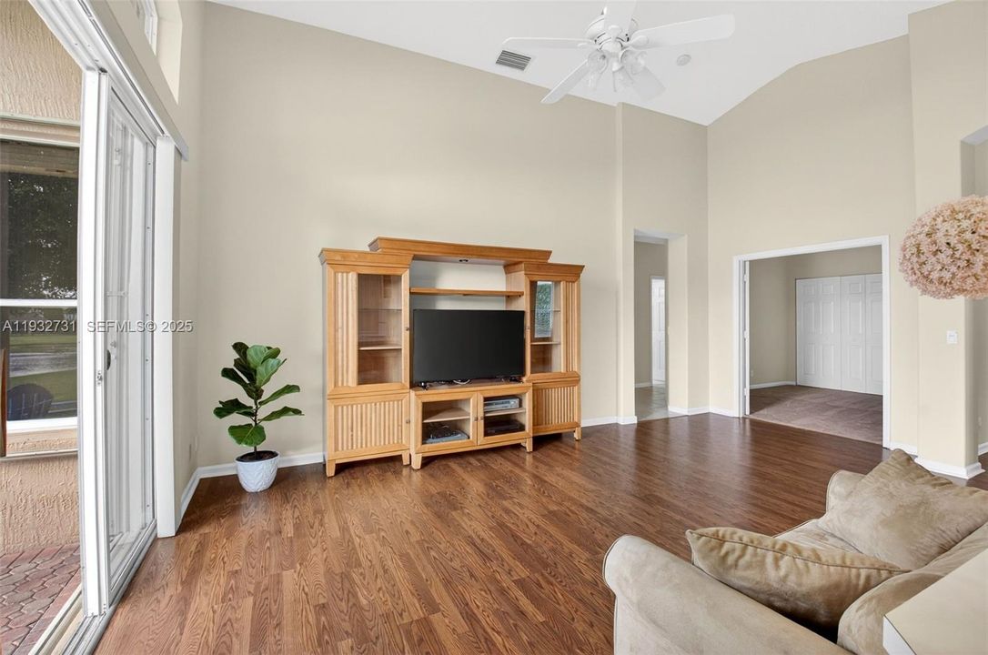 For Sale: $615,000 (3 beds, 2 baths, 1864 Square Feet)