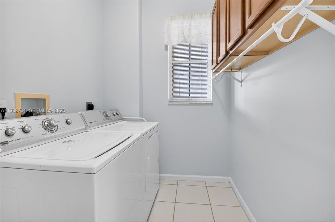 For Sale: $615,000 (3 beds, 2 baths, 1864 Square Feet)