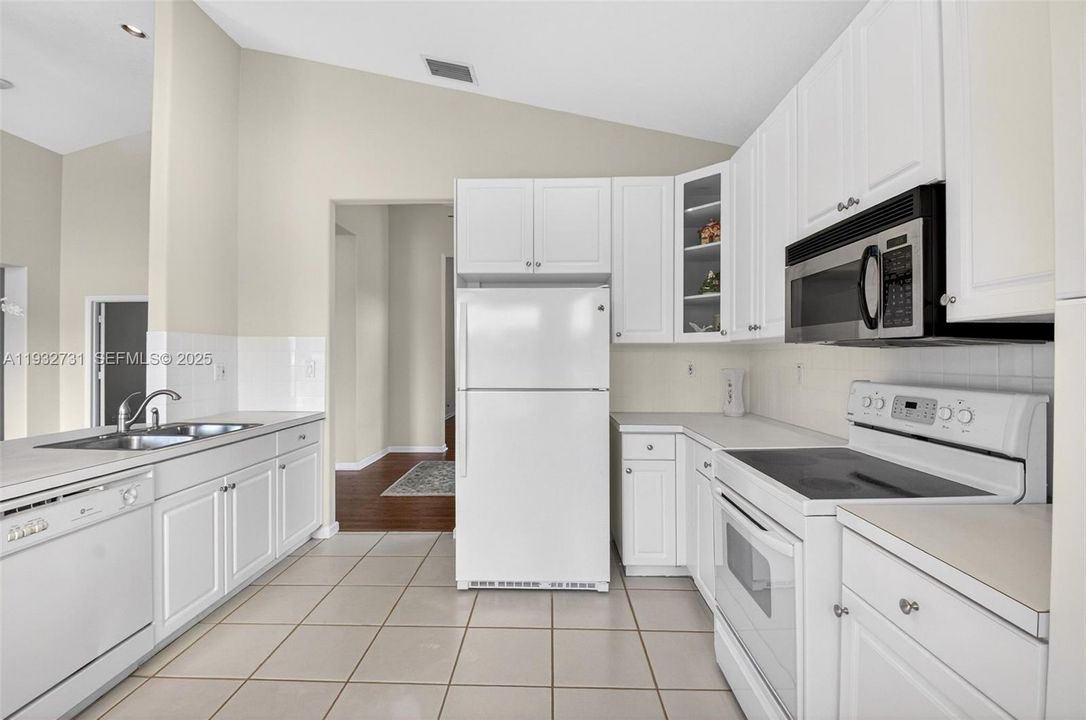 For Sale: $615,000 (3 beds, 2 baths, 1864 Square Feet)