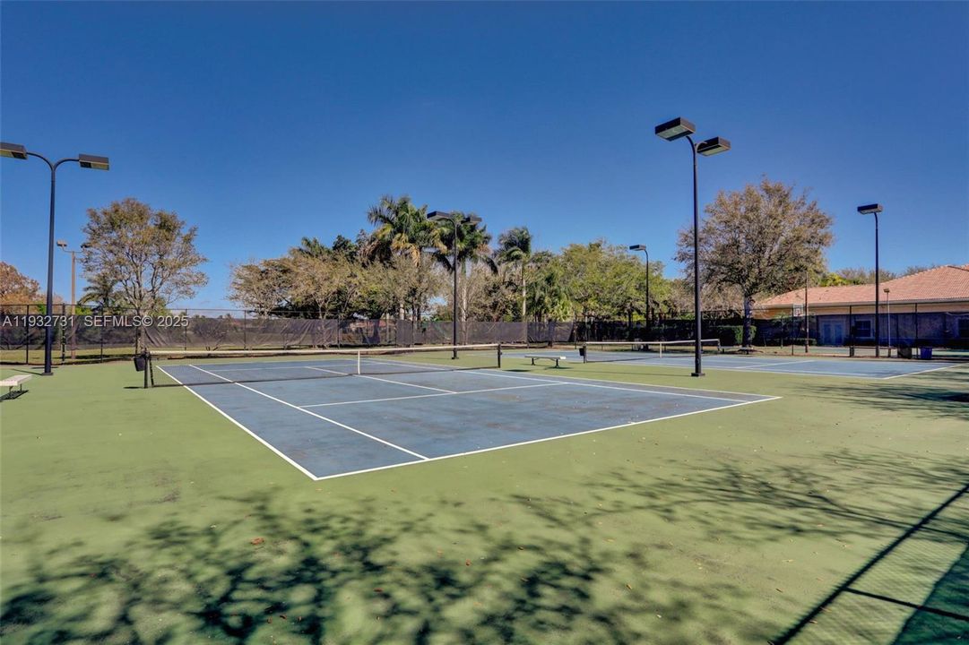 For Sale: $615,000 (3 beds, 2 baths, 1864 Square Feet)