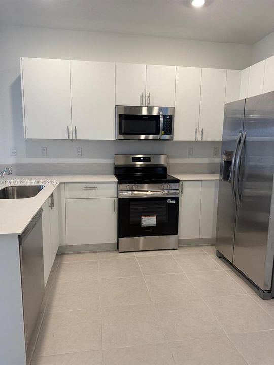 出租: $2,600 (3 贝兹, 2 浴室, 0 平方英尺)