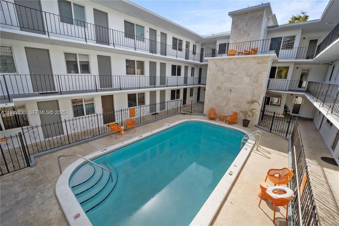 出租: $2,450 (2 贝兹, 1 浴室, 753 平方英尺)