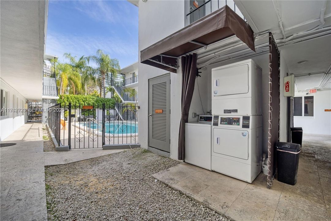 出租: $2,450 (2 贝兹, 1 浴室, 753 平方英尺)