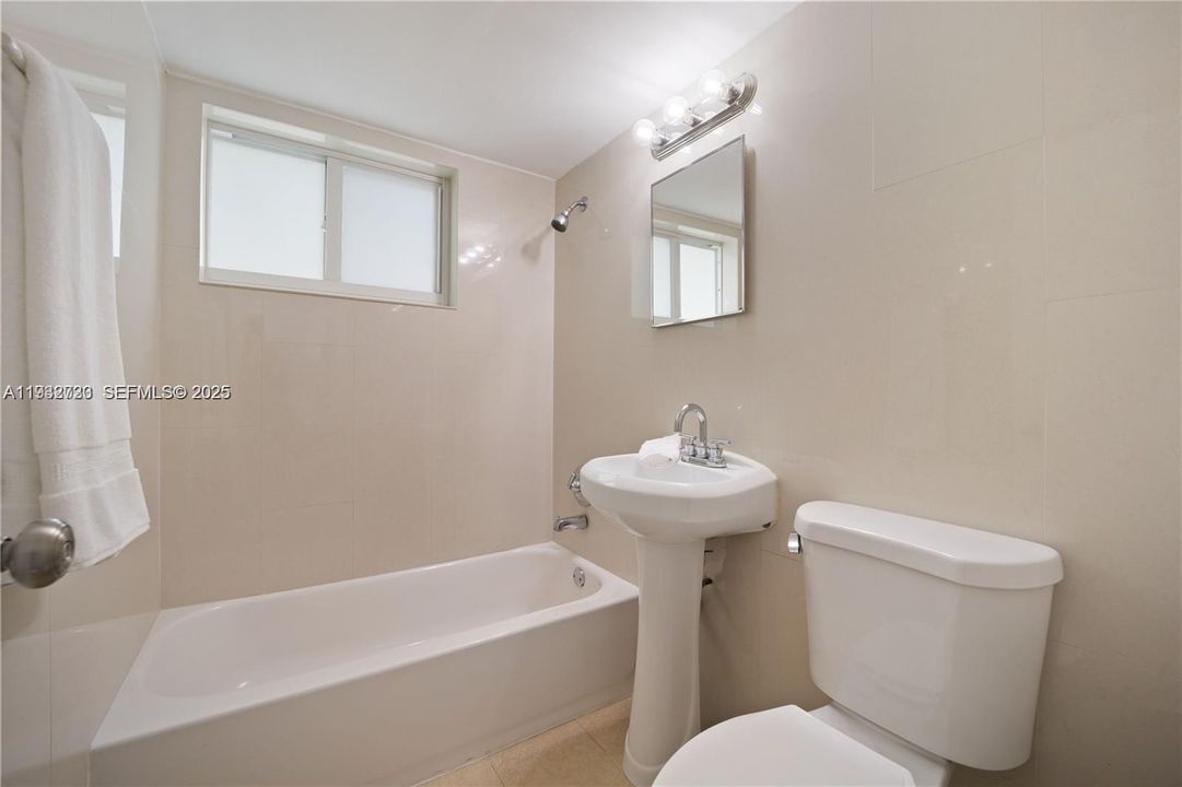 出租: $2,450 (2 贝兹, 1 浴室, 753 平方英尺)