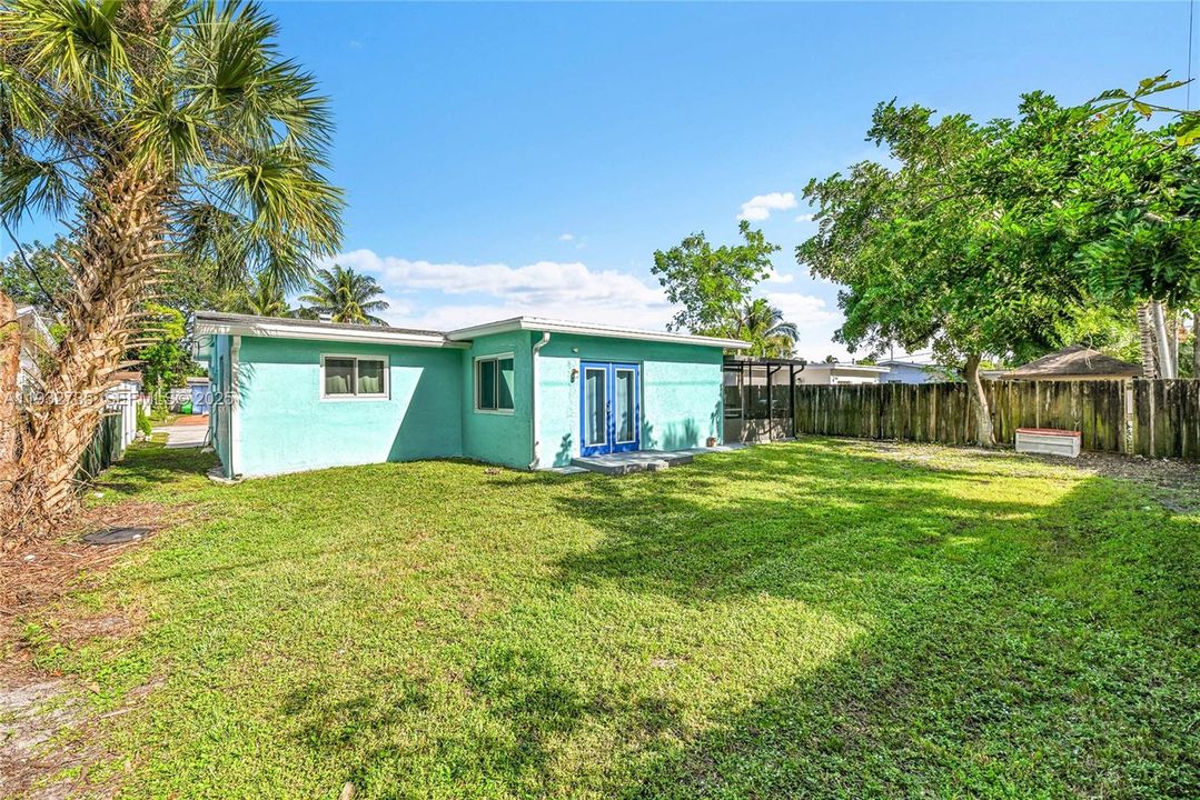 For Sale: $400,000 (3 beds, 2 baths, 1282 Square Feet)