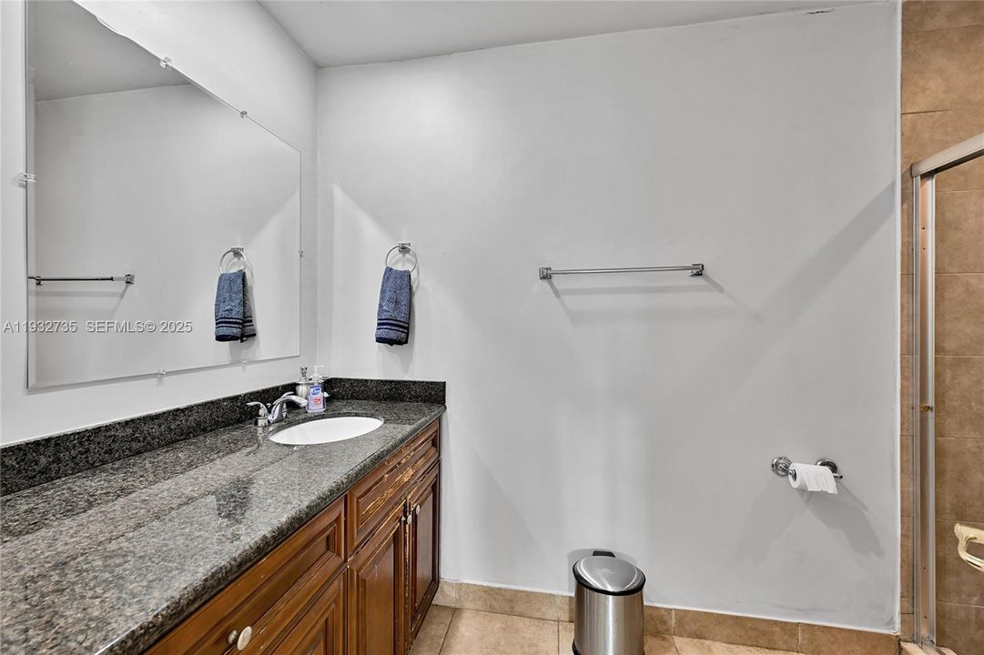 For Sale: $400,000 (3 beds, 2 baths, 1282 Square Feet)