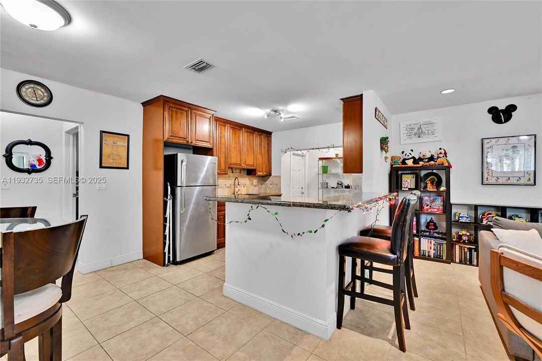 For Sale: $400,000 (3 beds, 2 baths, 1282 Square Feet)