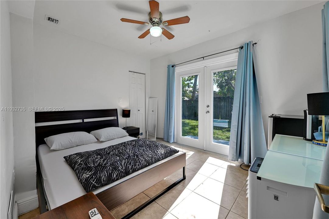 For Sale: $400,000 (3 beds, 2 baths, 1282 Square Feet)