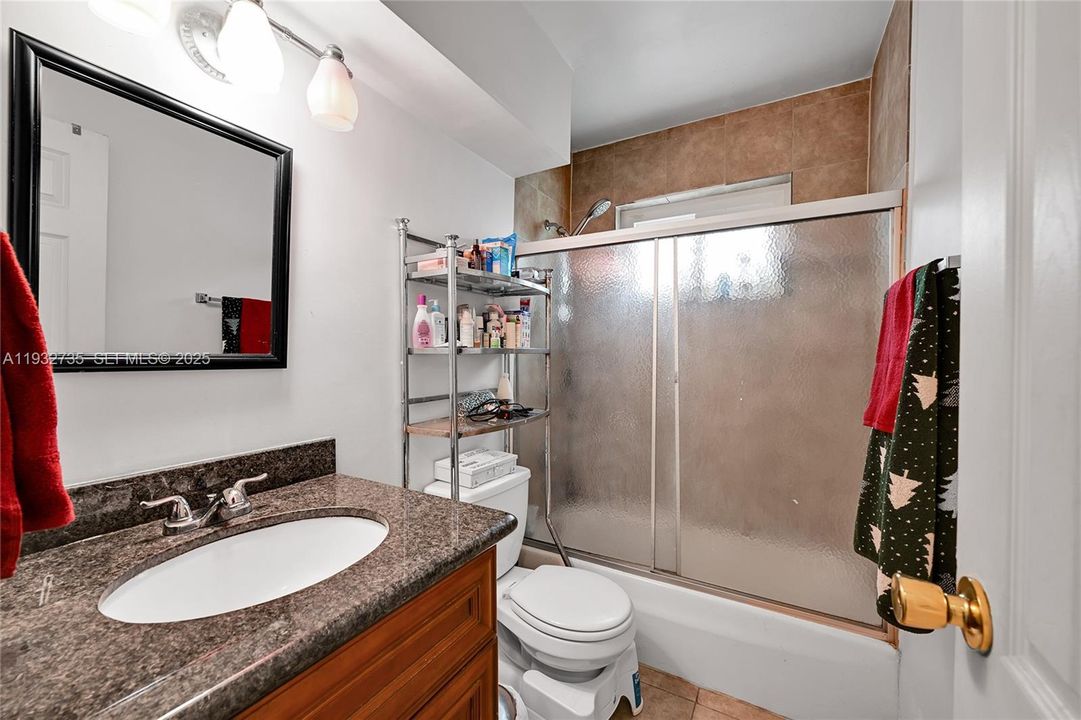 For Sale: $400,000 (3 beds, 2 baths, 1282 Square Feet)