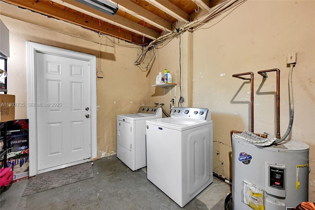 For Sale: $400,000 (3 beds, 2 baths, 1282 Square Feet)