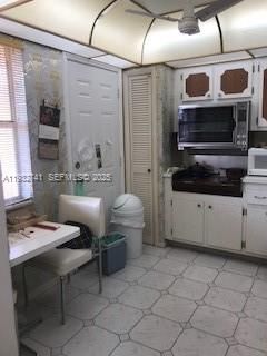 For Sale: $159,900 (1 beds, 1 baths, 898 Square Feet)