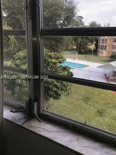 For Sale: $159,900 (1 beds, 1 baths, 898 Square Feet)