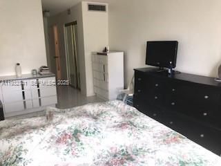 For Sale: $159,900 (1 beds, 1 baths, 898 Square Feet)