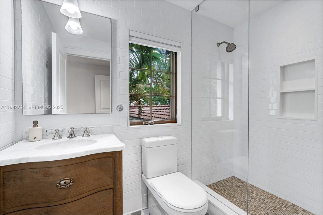 For Rent: $80,000 (6 beds, 9 baths, 9121 Square Feet)